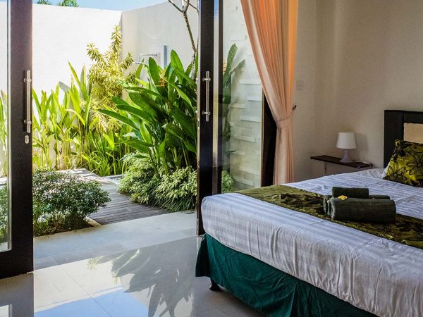 bali-villa-bedroom_t20_WQgddX